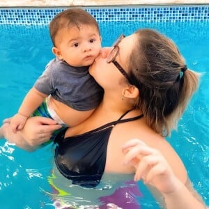 Marília Mendonça posta foto com filho e se declara para Léo