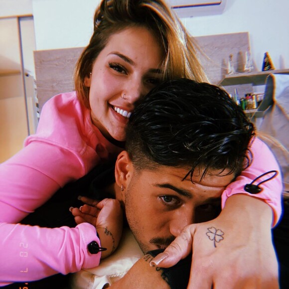 Namorada de Zé Felipe ganha elogio do cantor