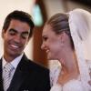 Thalita Ribeiro e Patrick de Oliveira sorriem durante a cerimônia de casamento