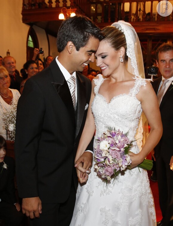 A ex-paquita Thalita Ribeiro e o ator Patrick de Oliveira se casaram em 23 de fevereiro de 2013