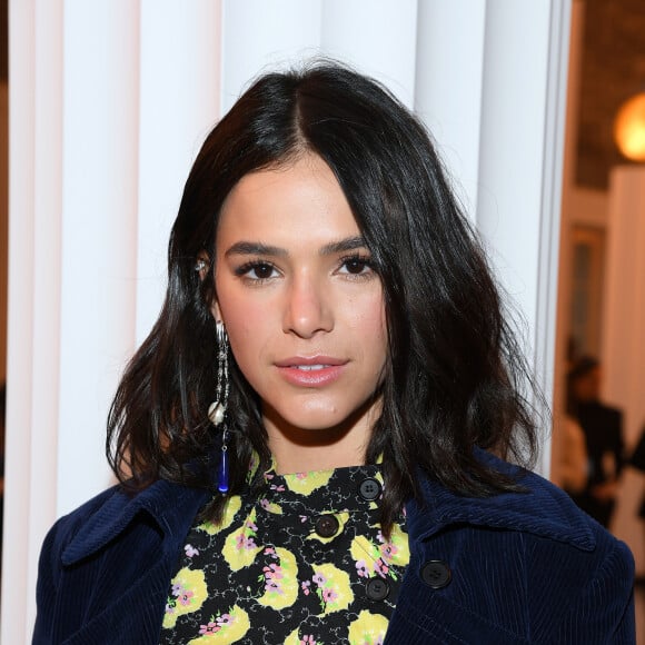 Bruna Marquezine está curtindo o seu cabelo natural