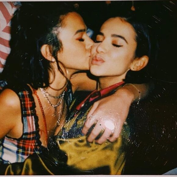 Bruna Marquezine convidou Manu Gavassi para viagem de aniversário de 25 anos
