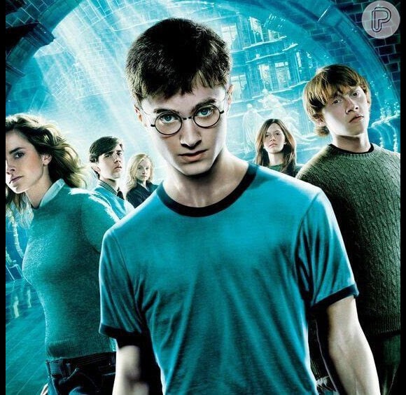 Foto: Look Grifinória? O xadrez fazia parte de vários looks nos filmes de Harry  Potter. Combine uma saia com um blazer para um efeito mais cool - Purepeople