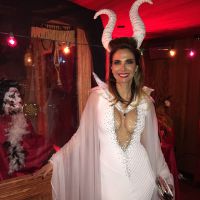 Luciana Gimenez vai decotada à festa de Halloween promovida pela top Heidi Klum