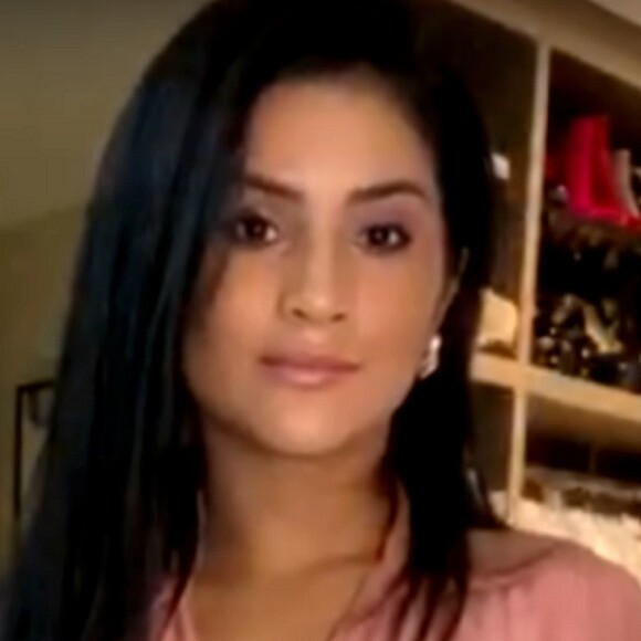 Mileide Mihaile abre as portas de closet em casa!