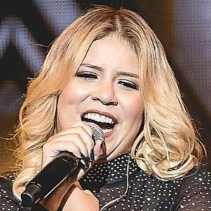 Família de Marília Mendonça surpreendeu a cantora e sertaneja ganhou homenagem da mãe