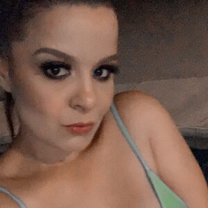 Gêmea de Maraisa, Maiara usou biquíni com efeito holográfico