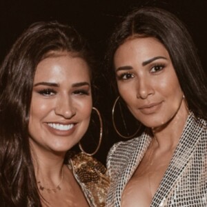 Simone chora com presente de Simaria por gravidez