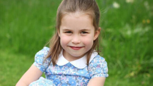 Bem princesa! Filha de Kate e William, Charlotte 'ama usar' tiara de brinquedo