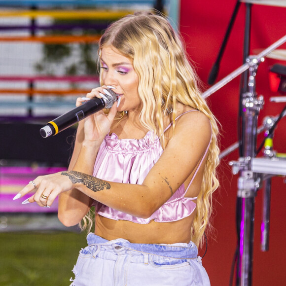 Luísa Sonza reposta mensagem de fã-clube sobre gravação com Luan Santana: 'Eles estão preparando uma grande surpresa pro dia 19 de setembro!'