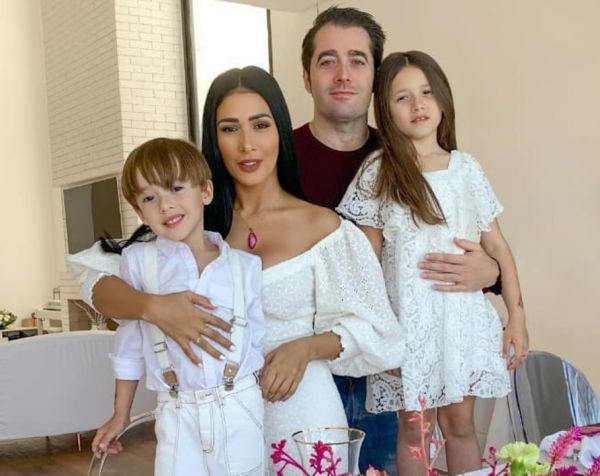 Com coronav&iacute;rus, Simaria fala com marido e filhos a dist&acirc;ncia. V&iacute;deo! -  Purepeople