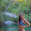 Mel Maia posa em cachoeira e exibe biquíni estiloso em foto