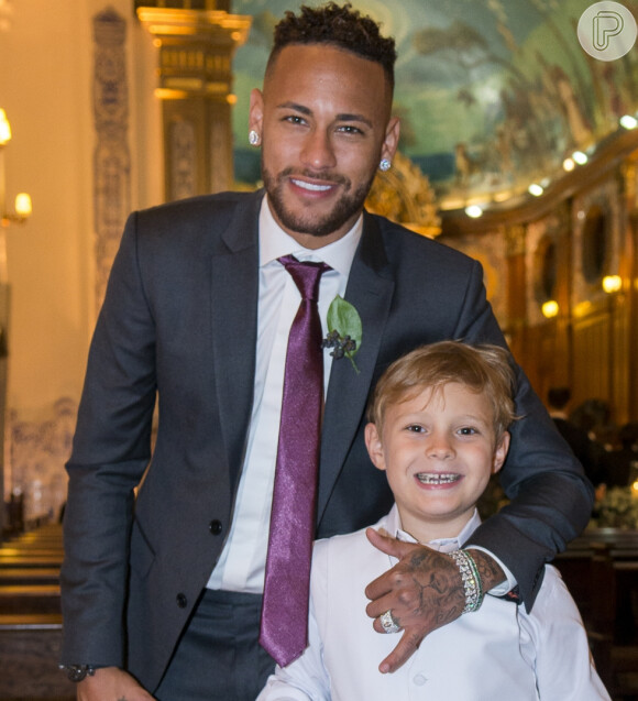 Neymar mostra tatuagem temporária do filho
