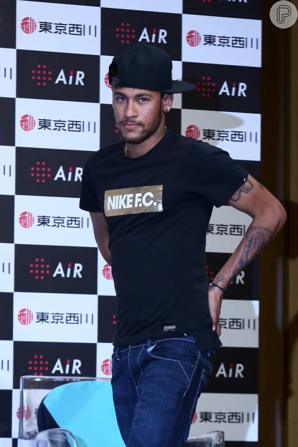 Conversa de Neymar com modelo agita a web
