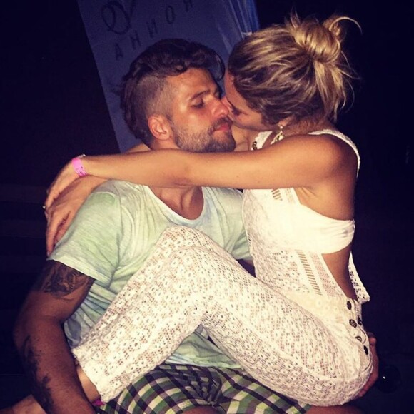 Giovanna Ewbank e Bruno Gagliasso aparecem em fotos no início da relação