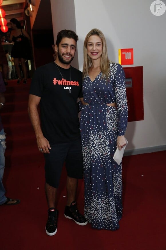 Luana Piovani e o marido, Pedro Scooby, também estiveram cinema no Cinépolis Lagoon, no Rio