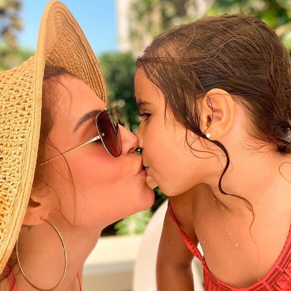 Deborah Secco passa susto com queda da filha