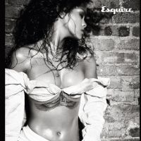 Rihanna faz topless e posa seminua para capa de revista. Veja as fotos!