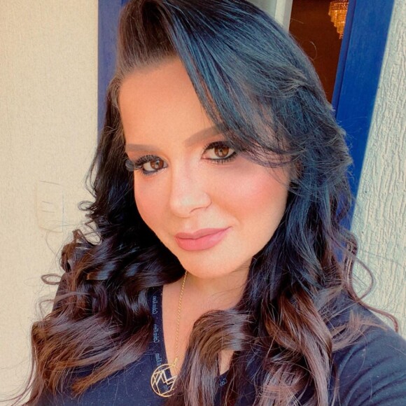 Maraisa, da dupla com Maiara, exibe cabelo mais curto em foto