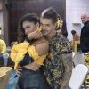 'A Fazenda 12': Biel e Tays trocam beijos na festa; cantor faz a artista e MC Mirella fazerem as pazes