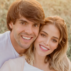 Carol Dias dá à luz Esther, sua primeira filha com Kaká