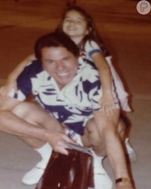 Patricia Abravanel compartilhou foto de quando era criança ao lado do pai, Silvio Santos