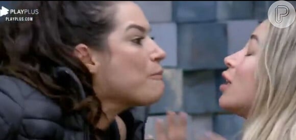 Raissa e Carol Narizinho protagonizaram uma briga inflamada em 'A Fazenda 12'