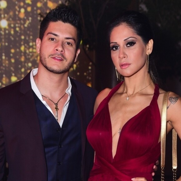Mayra Cardi e Arthur Aguiar são vistos juntos em shopping de São Paulo, em 17 de outubro de 2020
