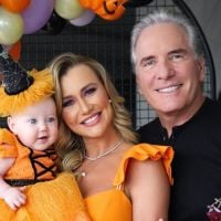 Roberto Justus e Ana Paula Siebert fazem festa de Halloween para filha: 'Bruxinha'