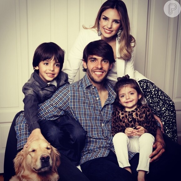 Em uma fotoo, Kaká agradeceu à Deus por sua família com Carol Celico: 'Não acredito em sorte. Acredito em graça'