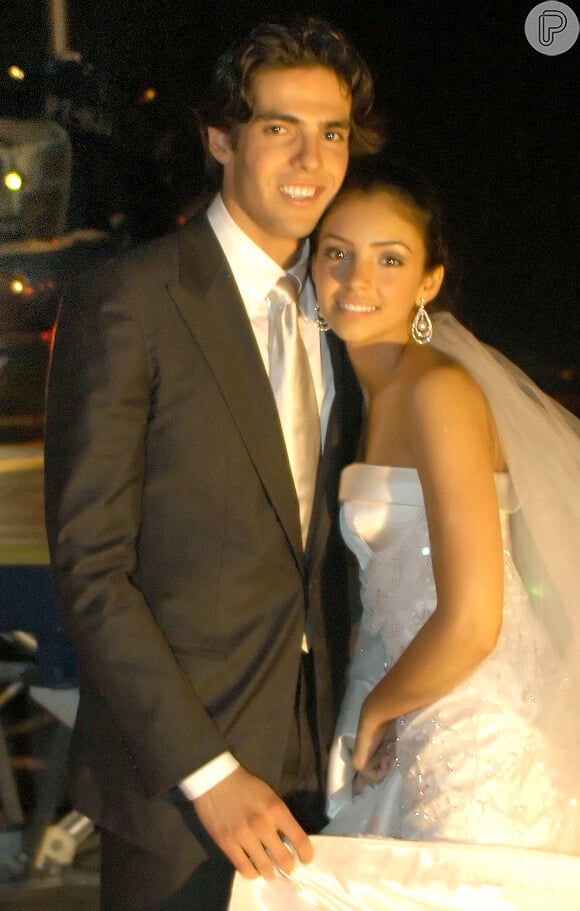 A cerimônia de casamento de Kaká e Carol Celico estava marcada para às 19h mas só acabou acontecendo às 21h