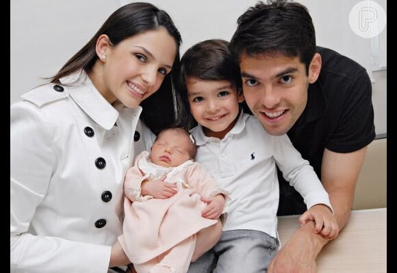 No Twitter, Carol Celico comemorou o nascimento de sua filha com Kaká; 'Ela é uma anjinha e estou cada minuto mais apaixonada'