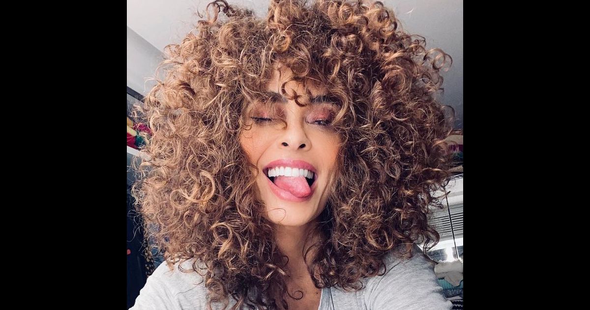 Juliana Paes mostrou que está com o rebolado em dia dançando música de Anitta Purepeople