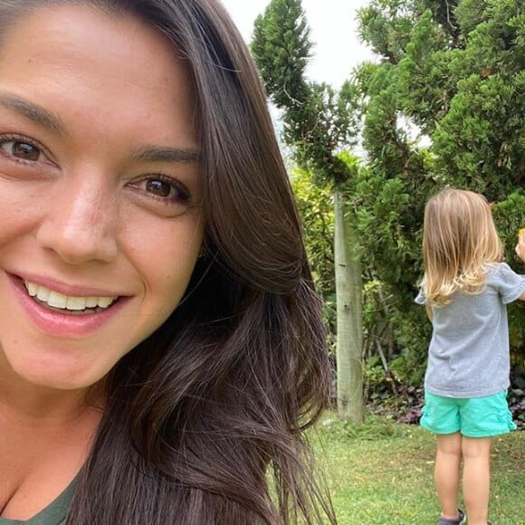 Thais Fersoza já entregou decisão da filha, Melinda, em querer se alimentar sozinha