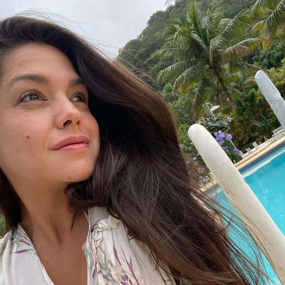 Thais Fersoza exibiu a beleza natural em foto
