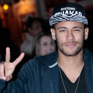 Pai de Bruna Marquezine retribui follow de Neymar no Instagram