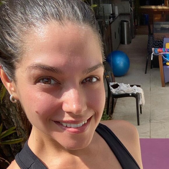 Thais fersoza deixou look fitness de lado nesta terça-feira, 3 de novembro de 2020
