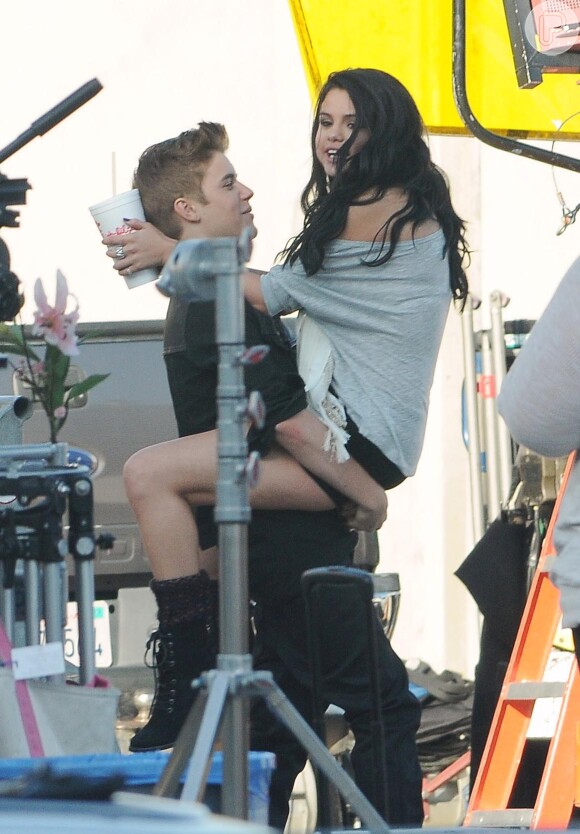 Selena Gomez e Justin Bieber têm um relacionamento de idas e vindas