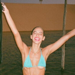 Bruna Marquezine posa de biquíni em lagoa no Ceará, em 7 de novembro de 2020