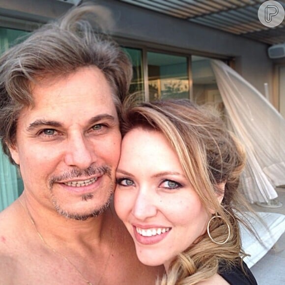 Edson Celulari atualmente namora a atriz brasiliense Karin Roepke