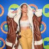Alicia Keys combina top com calça larga da Moschino no EMA MTV 2020!