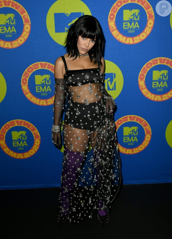 Doja Cat usa vestido com brilho e transparência da Givenchy no EMA MTV 2020!

