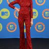 Becca Dudley investe em macacão vermelho brilhoso da Nadine Merabi no EMA MTV 2020