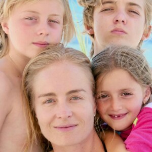 Angélica é mãe de Joaquim, de 15 anos, Benício, de 13, e Eva, de 8