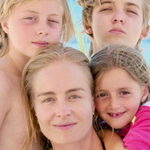 Angélica é mãe de Joaquim, de 15 anos, Benício, de 13, e Eva, de 8