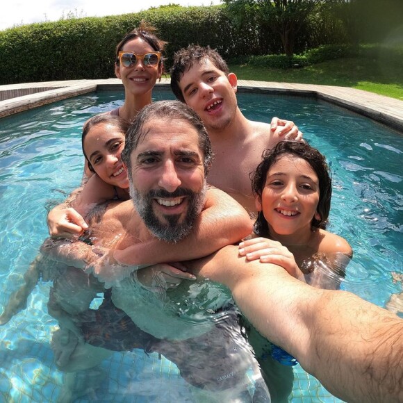 Marcos Mion é casado com Suzana Gullo, com quem tem três filhos