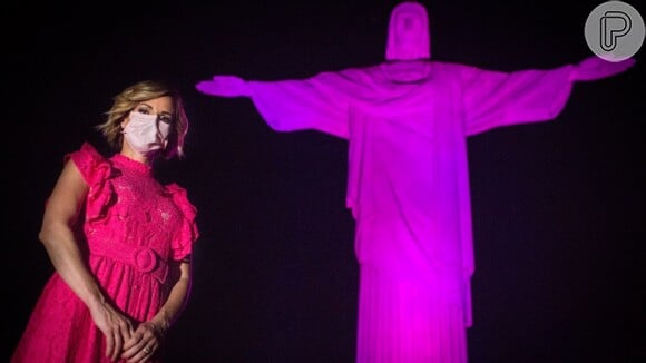 Ana Furtado participou de cerimônia do Outubro Rosa em 2020 na estátua do Cristo Redentor