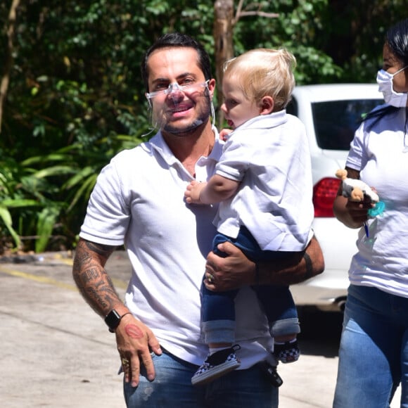 Thammy Miranda foi abordado por fãs