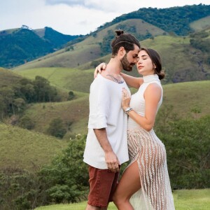 Grávida de 7 meses, Romana Novais faz ensaio com Alok