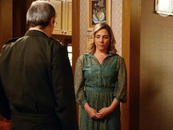 Elísio (Daniel Dantas) pede que Beatriz (Heloísa Périssé) saia de sua casa, em 'Boogie Oogie'